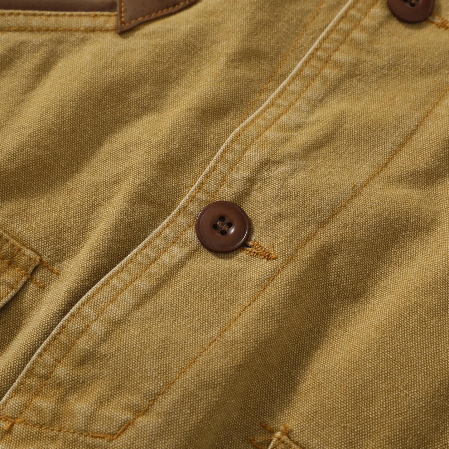 P490 #R13 Ralph Lauren Polo Country Hunting Heavy Industry Second-hand Jacket POLO Ralph Lauren 25th Spring New Casual Splicing Versatile Jacket WMPOOTWN Top is light and soft to wear, which is also a very popular Barn style recently. The version is very correct, comfortable to wear and has a sense of style at the same time. The splicing details are also very exquisite. The 100% pure cotton has just the right hardness and is not that stiff!! It is a very outstanding piece, and the texture and fit can be seen immediately on the upper body. This collection is fantastic, both in design and fabric. Retro and timeless Color: Khaki Size: M-XXL M: Bust 120 Length 72 Sleeve length 62 Shoulder width 49 L: Bust 124 Length 74 Sleeve length 63 Shoulder width 50